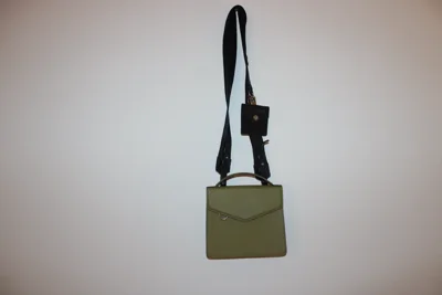 Cartera Jazmín Chebar
