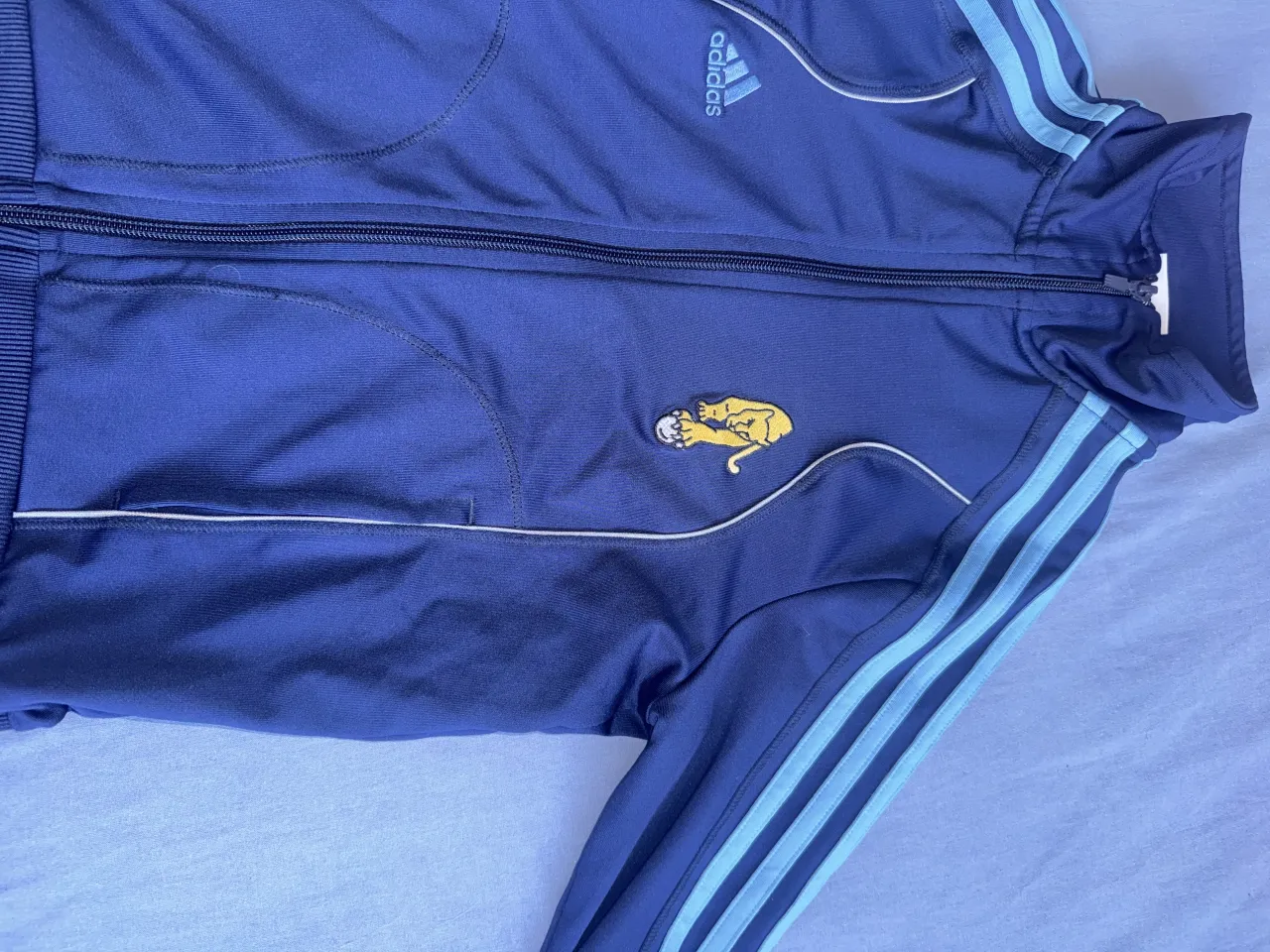 Buzo adidas