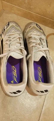 adidas · Talle AR 44