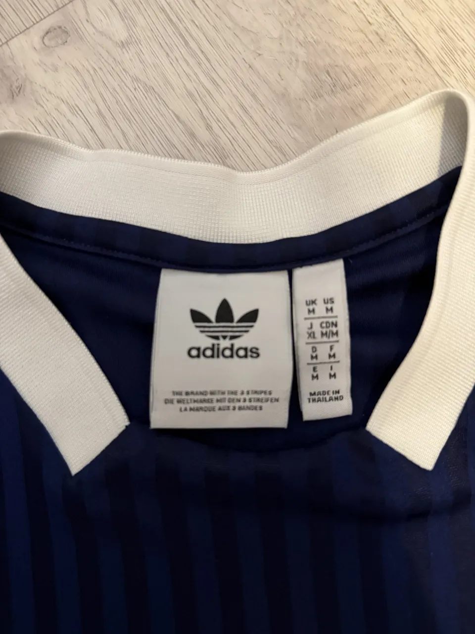 Camiseta adidas miniatura 4