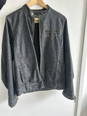 Levi's