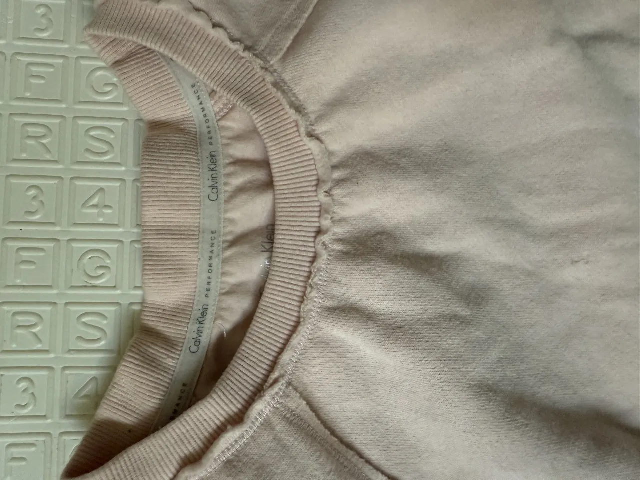 Buzo Calvin Klein miniatura 4