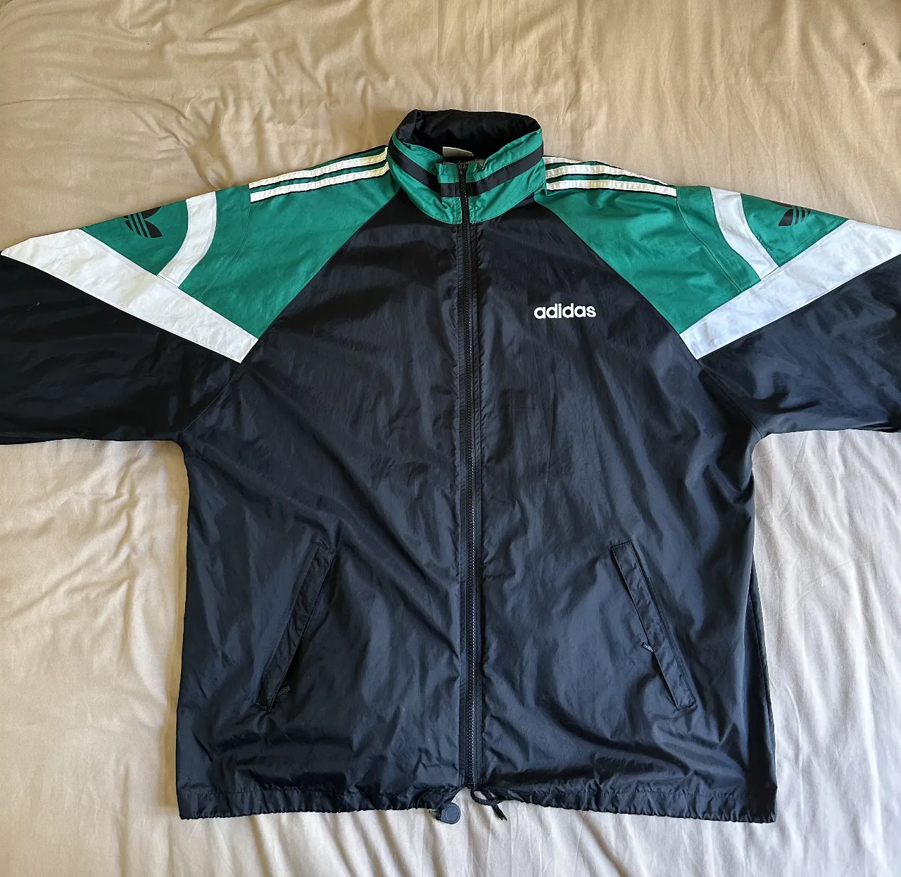 Buzo adidas