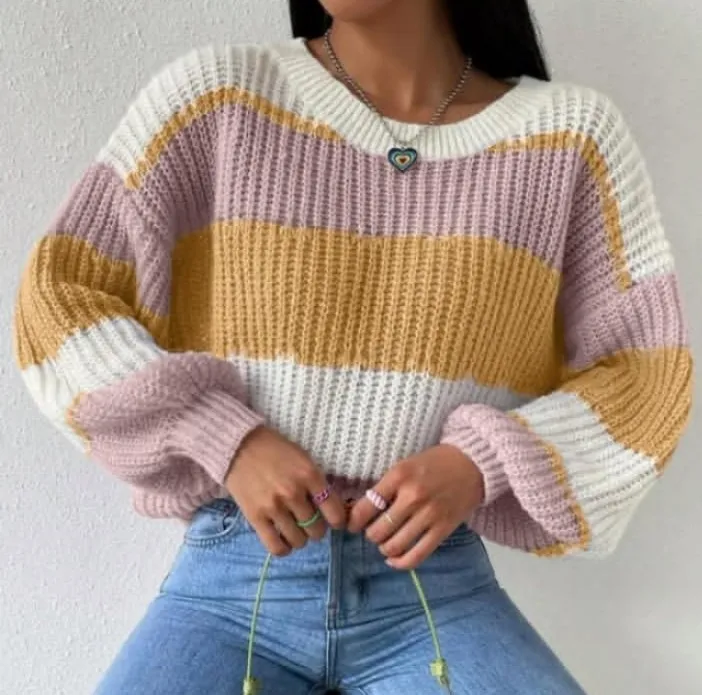 Sweater moderno canchero y con mucha onda✨ Blanco, con franjas de colores, corte corto y mangas oversize:
🔥 Ideal para jeans o pantalones tiro alto
✔️ Cómodo,calentito y combinable 

💥 Precio: $13.000