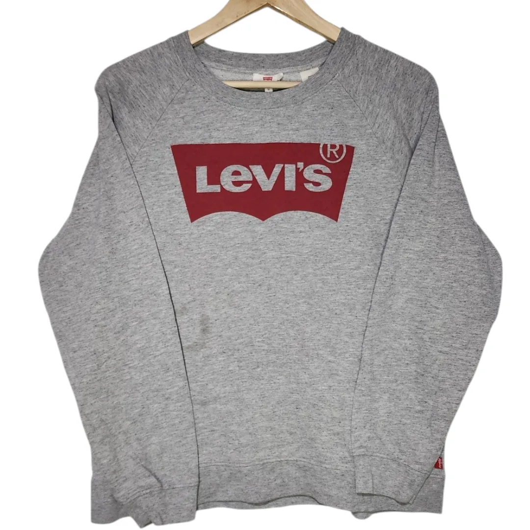 Buzo Levis Gris de Mujer
🔷️Talle M
🔷️De algodón, con el logo estampado en el pecho.
🔷️Estado: 9/10 pequeña mancha adelante
🔷️Medidas: 61 cm de largo, 55 cm de axila a axila y 65 cm de manga(desde union de cuello y hombro hasta el puño).