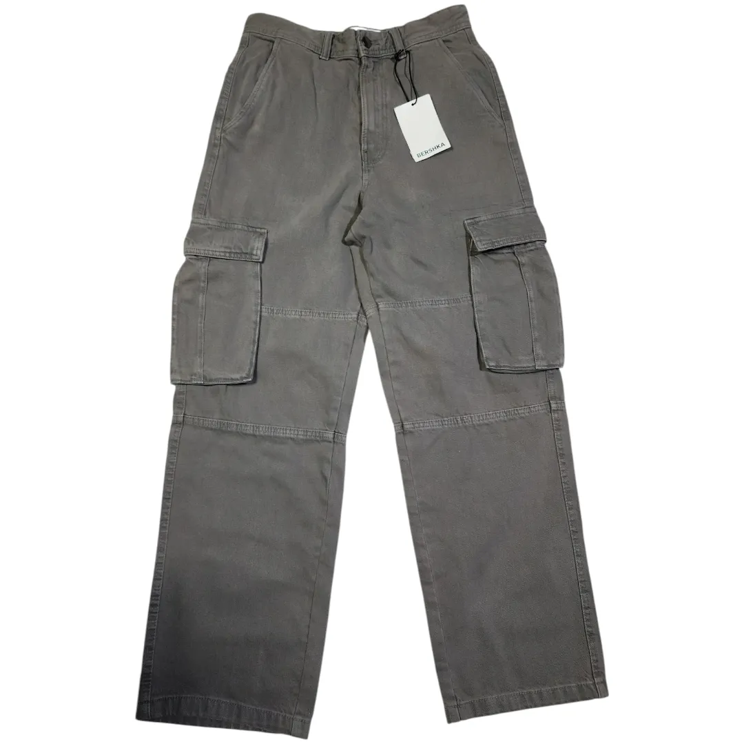 Pantalon Bershka Gris de Hombre
🔷️Talle 38
🔷️De algodón, cargo con el corte baggy. El material es tipo gabardina.
🔷️Estado: 10/10 nuevo con etiqueta
🔷️Medidas: 104 cm de largo y 38 cm de cintura sin estirar.