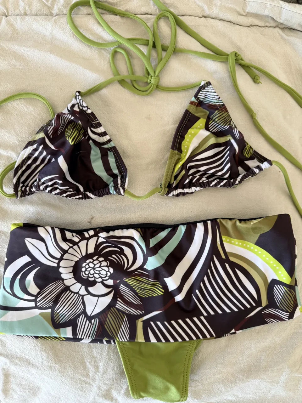 Bikini Desiderata - imagen 1
