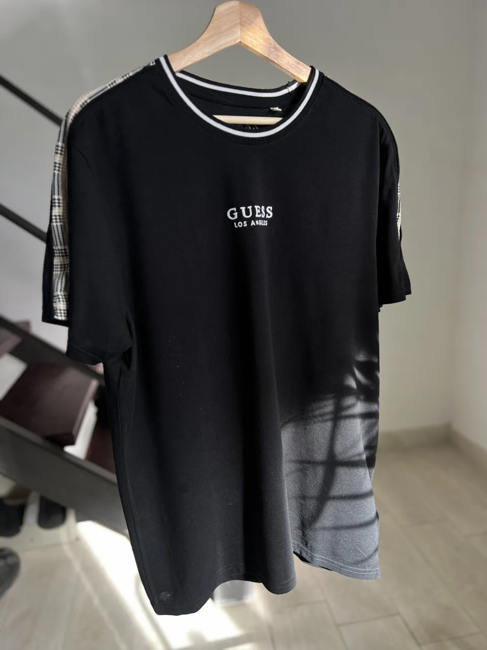 Remera GUESS - imagen 1