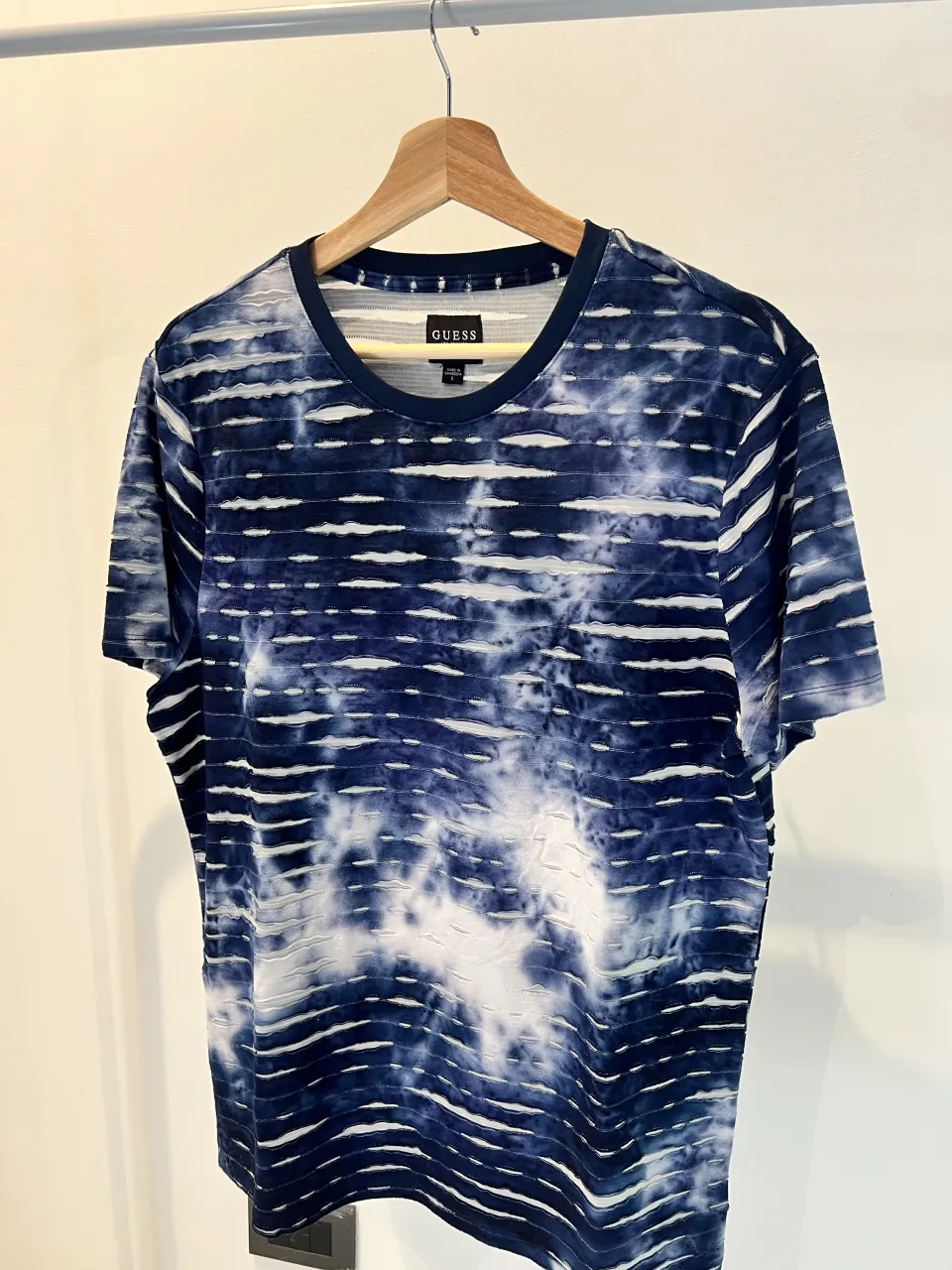 Remera GUESS - imagen 1