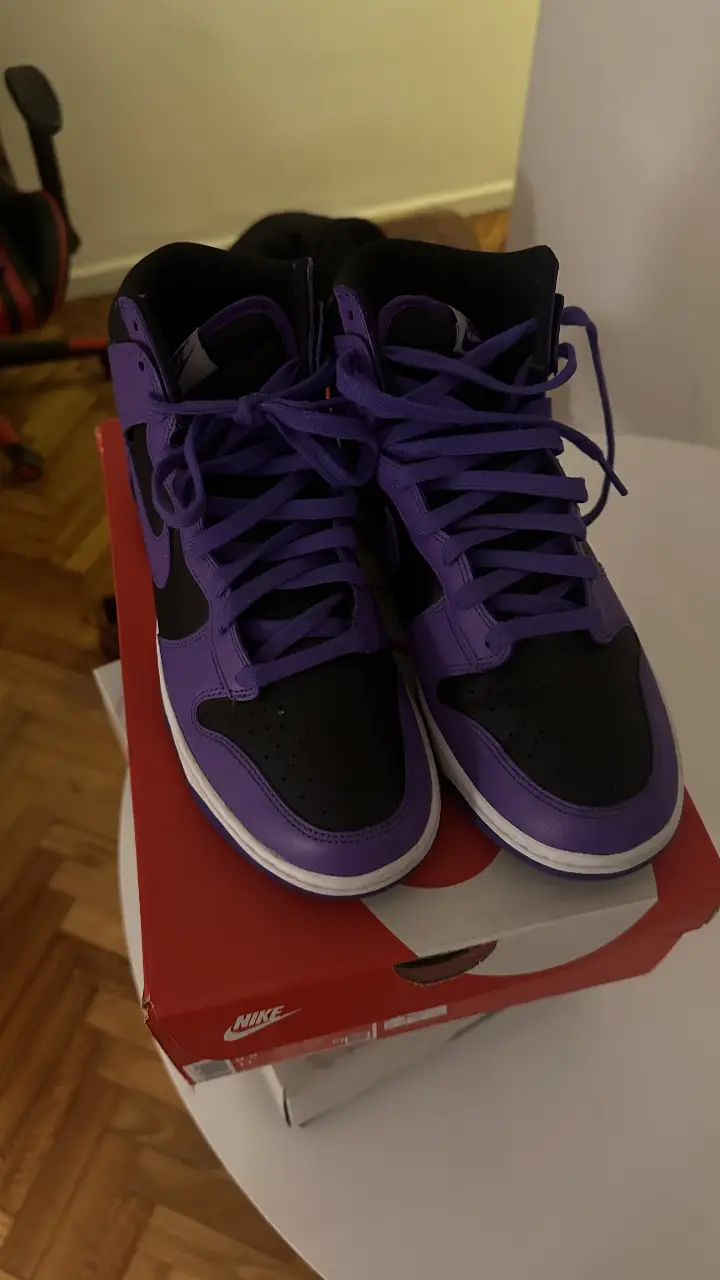 Zapatillas Nike Dunk High Retro en color negro y violeta. Talle 9.5 US. Nuevas, con caja.