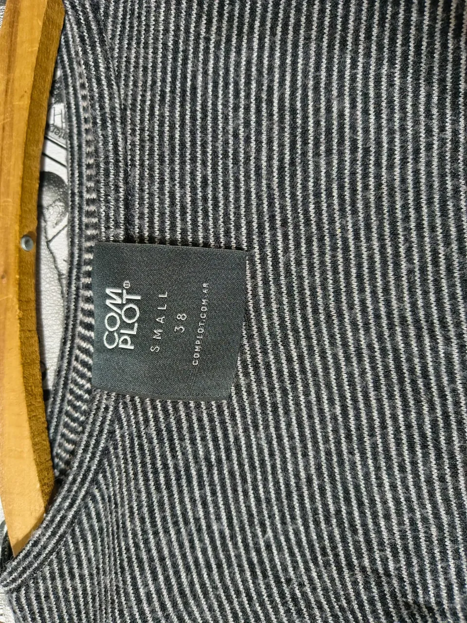 Remera Complot miniatura 2