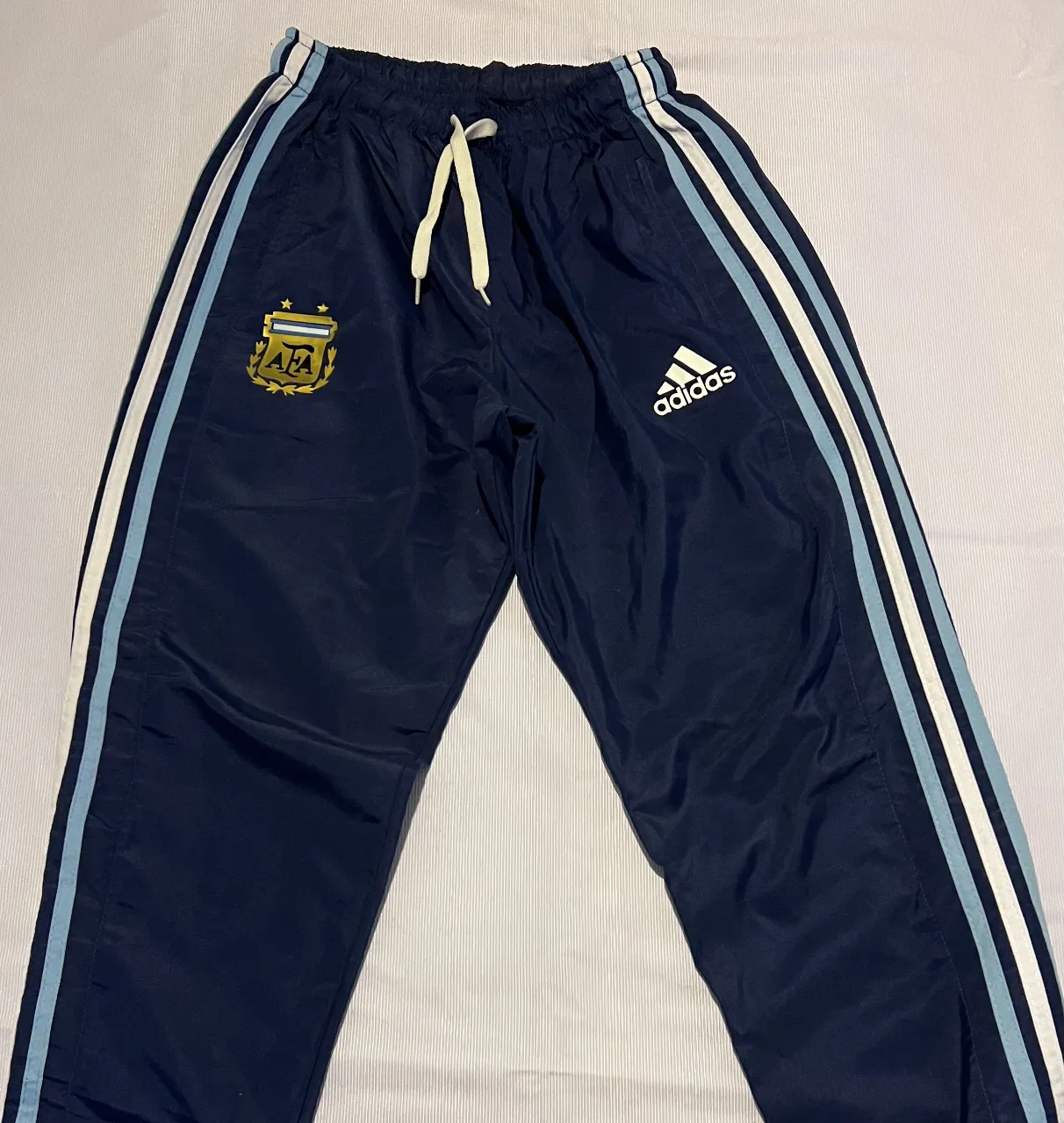 Pantalón adidas miniatura 4
