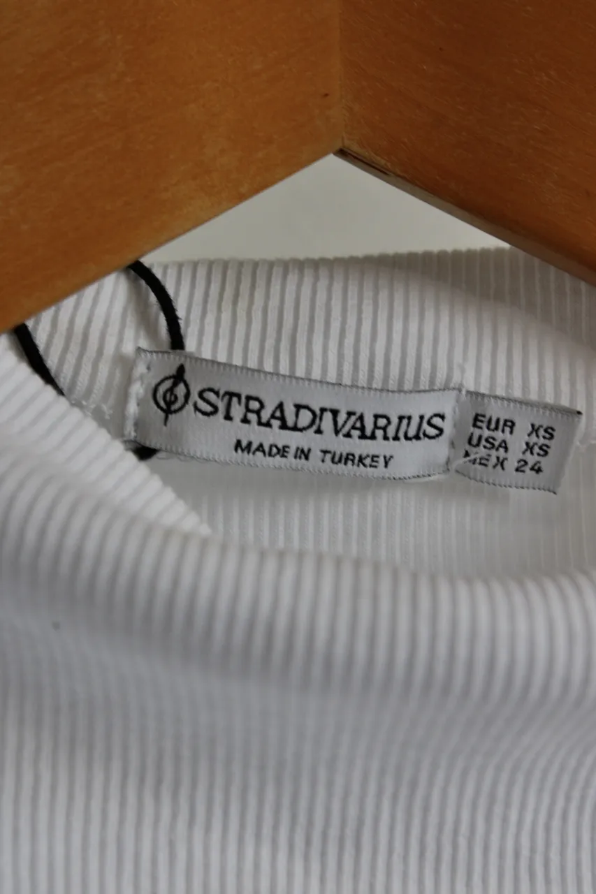 Remera Stradivarius - Vista 3