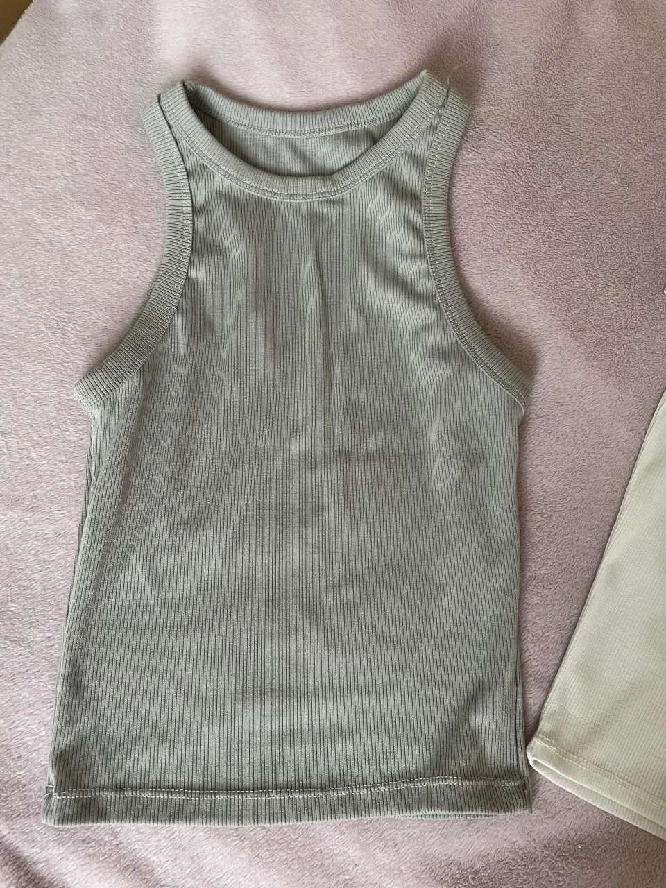 Musculosa A ≠ - imagen 1