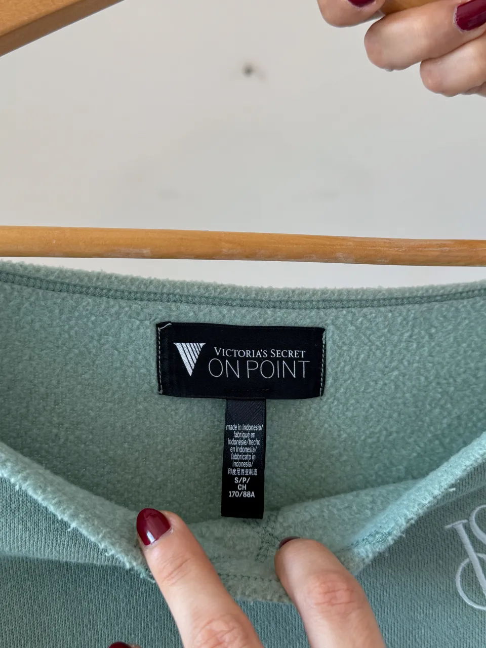 Buzo Victoria's Secret - imagen 4