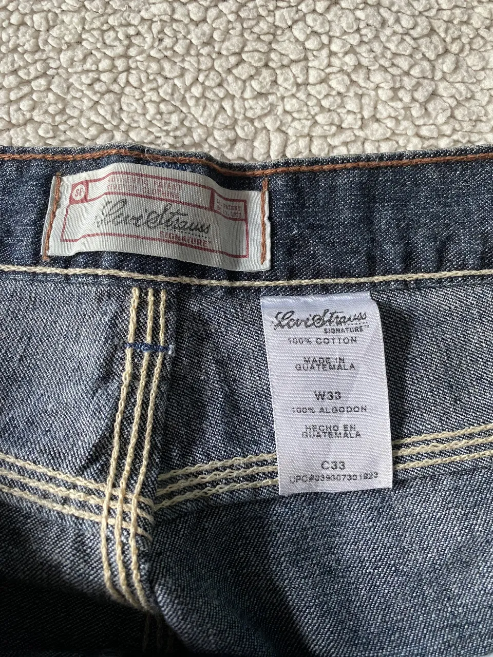 Bermuda Levi's - Vista 3