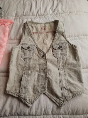 Levi's
