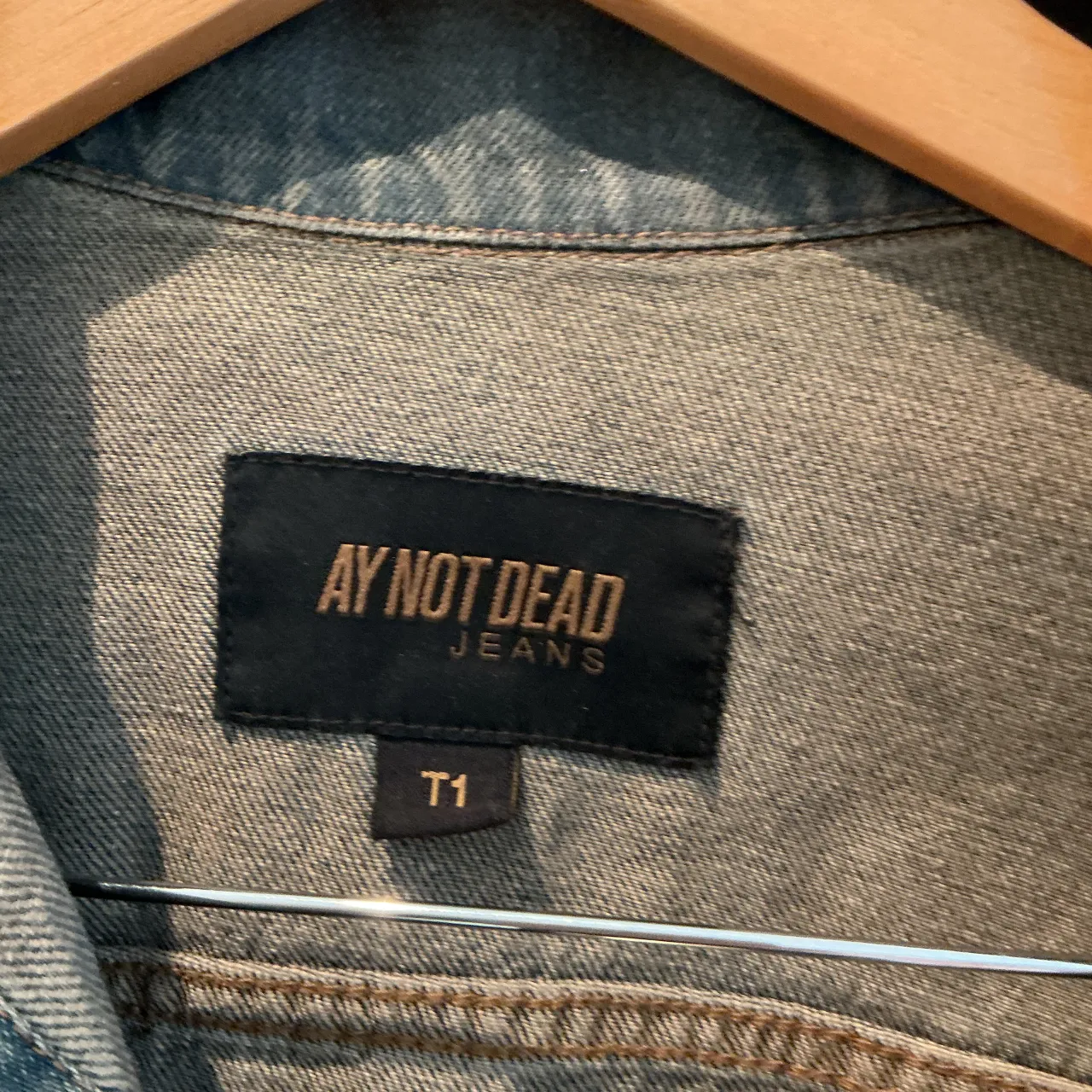 Campera Ay Not Dead - imagen 3