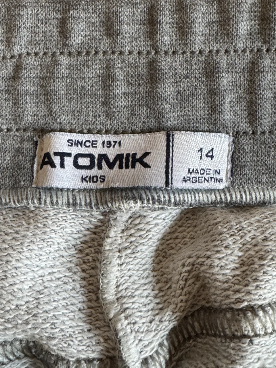 Ropa para ocasiones Atomik - imagen 3