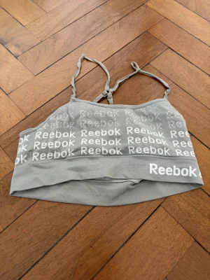 Reebok · Talle L