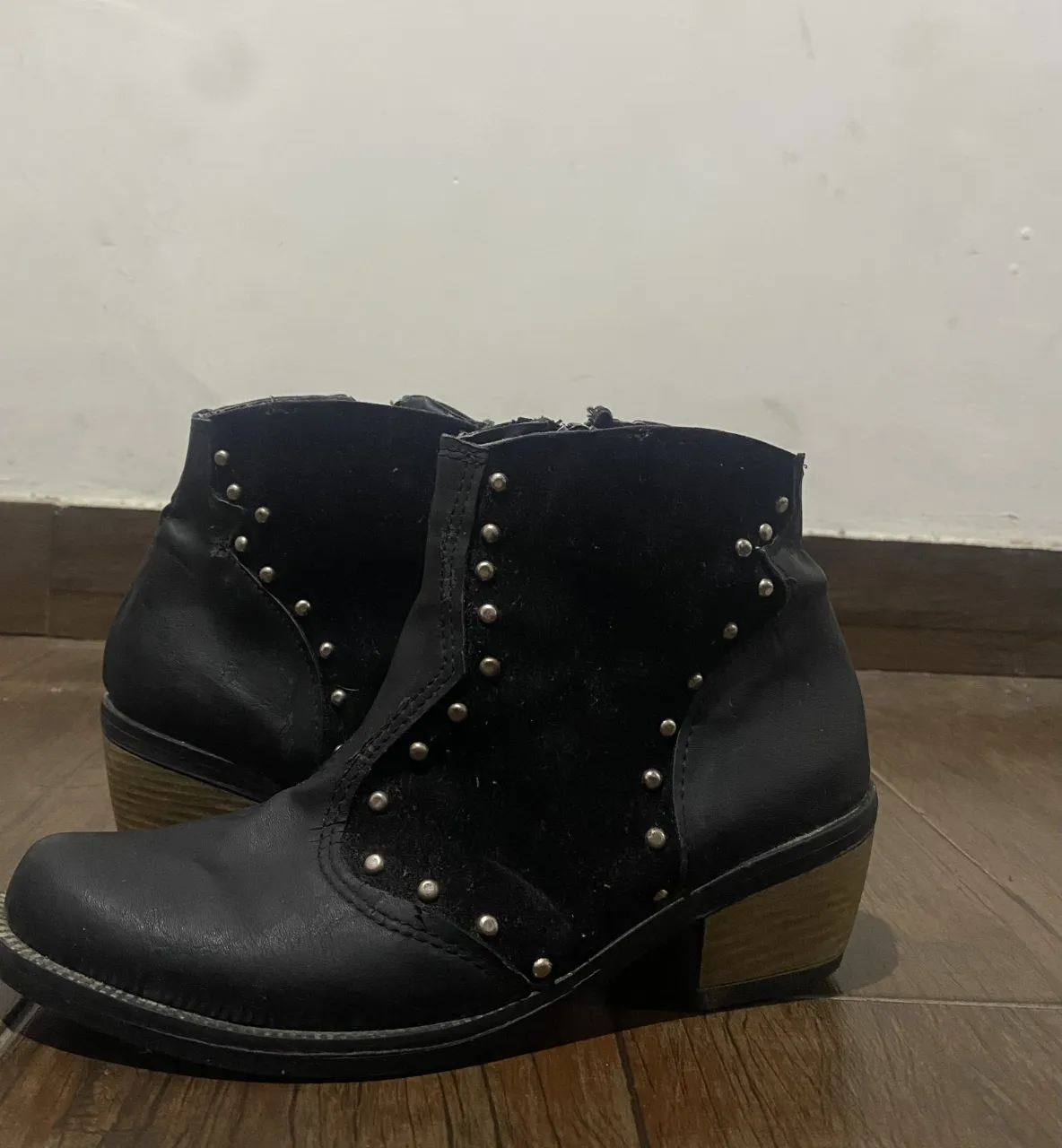 Botas A ≠ - Vista 2