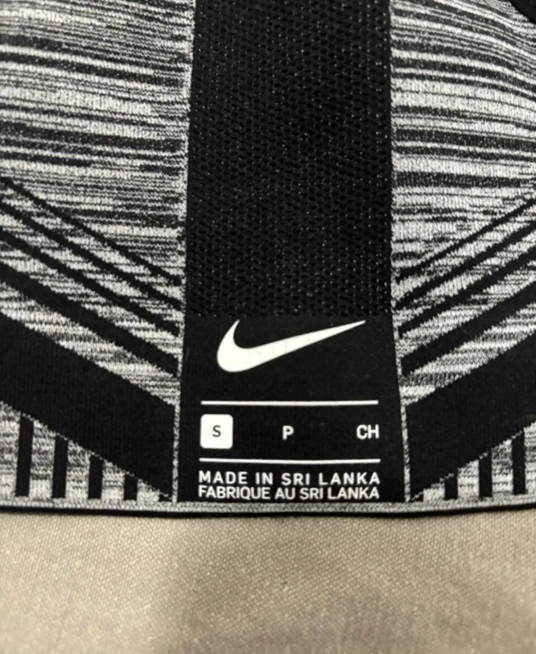 Top Nike - imagen 4