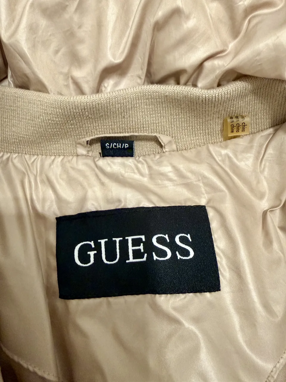 Campera GUESS - Vista 2