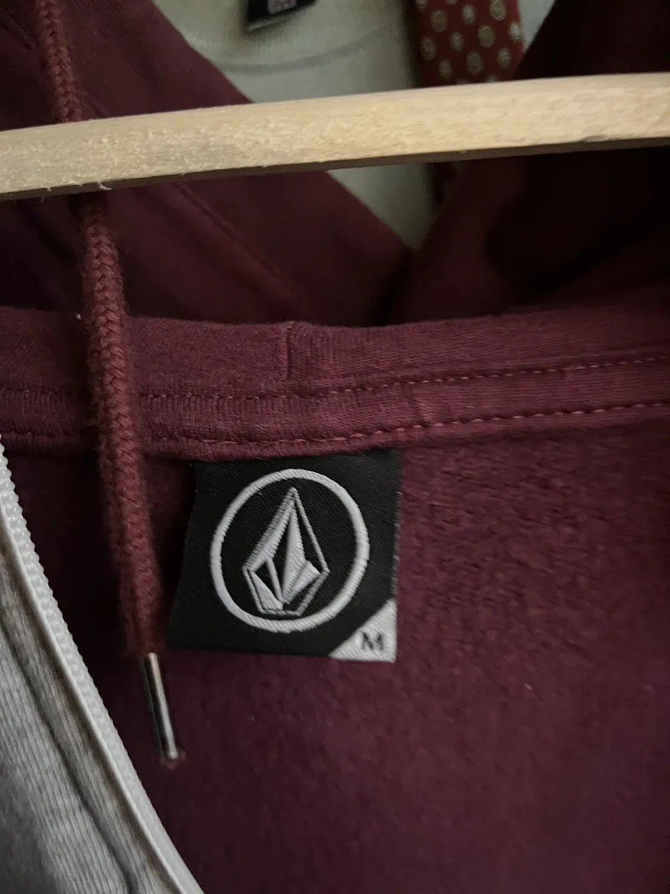 Buzo Volcom - imagen 3