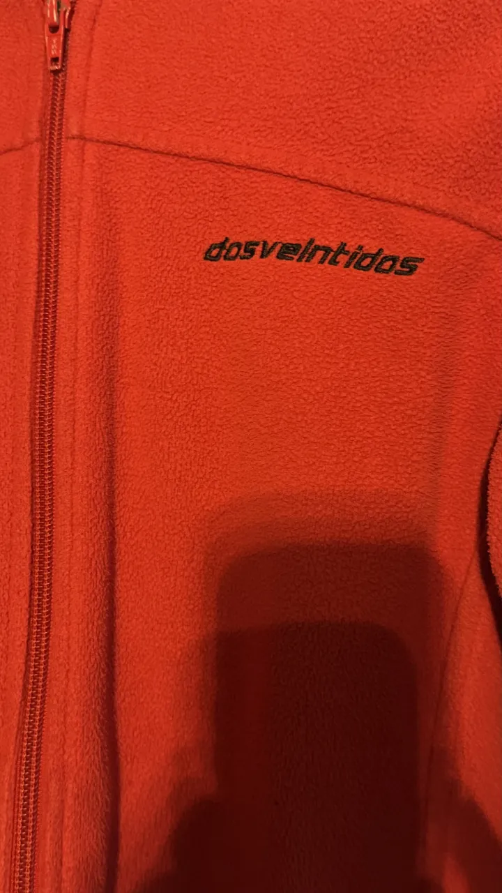 Buzo Dosveintidos - Vista 2