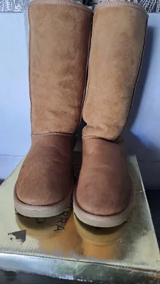 UGG