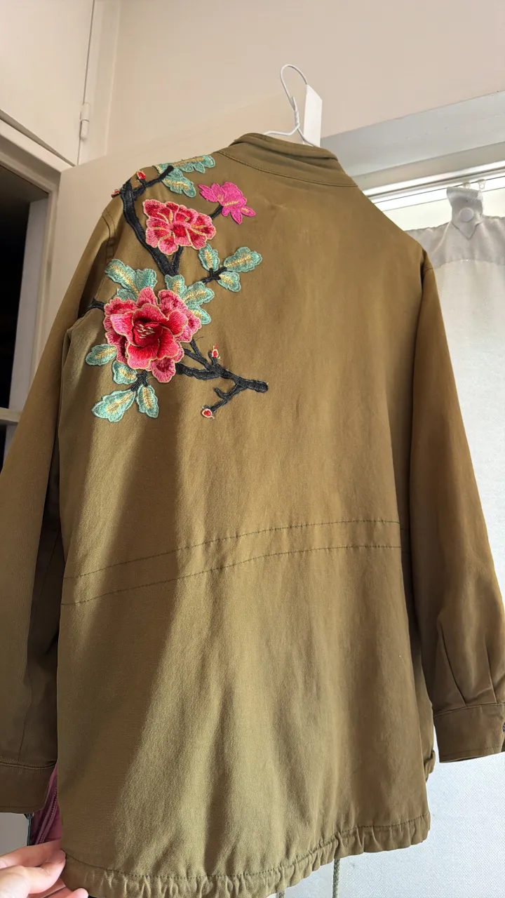 Campera No sé exactamente la marca - imagen 2