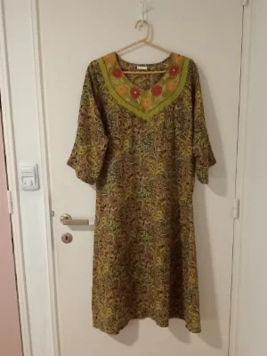 Full sleeves. indian