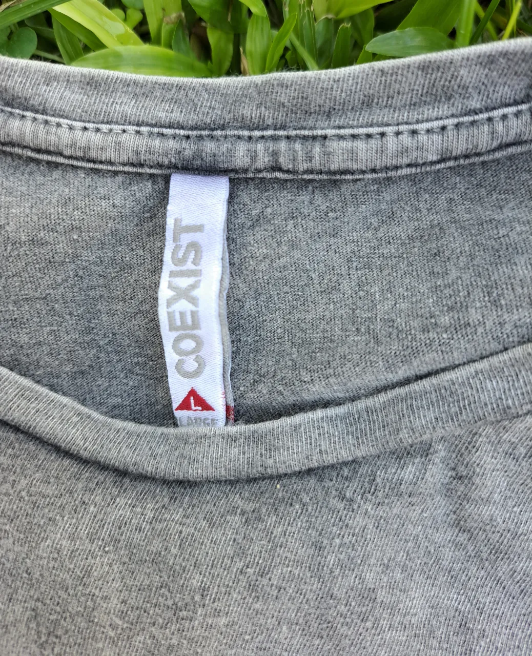 Remera COEXIST - imagen 2