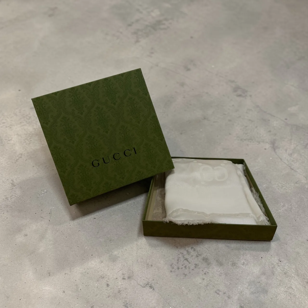 Pañuelo Gucci miniatura 4