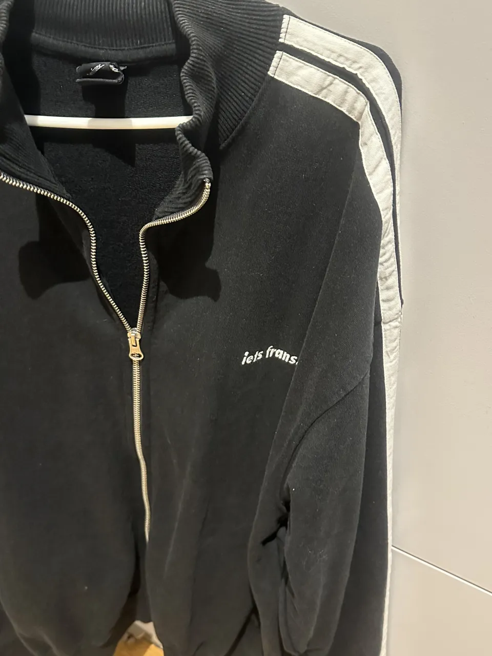 Buzo Urban Outfitters - imagen 2