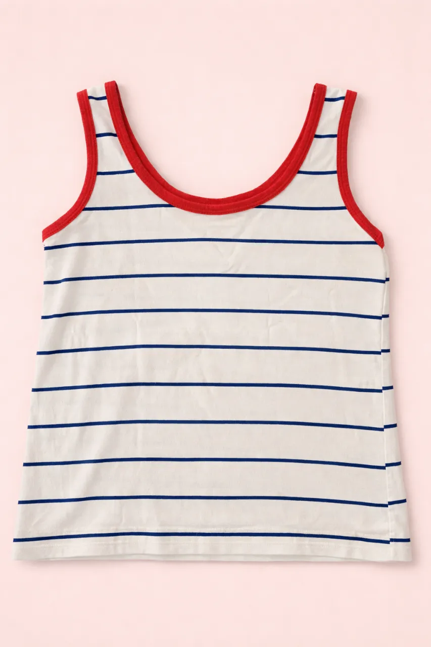 Musculosa a rayas blancas y azules con vivos rojos en cuello y mangas. Material super elastizado y grueso, buena calidad! El talle es para un 2/3