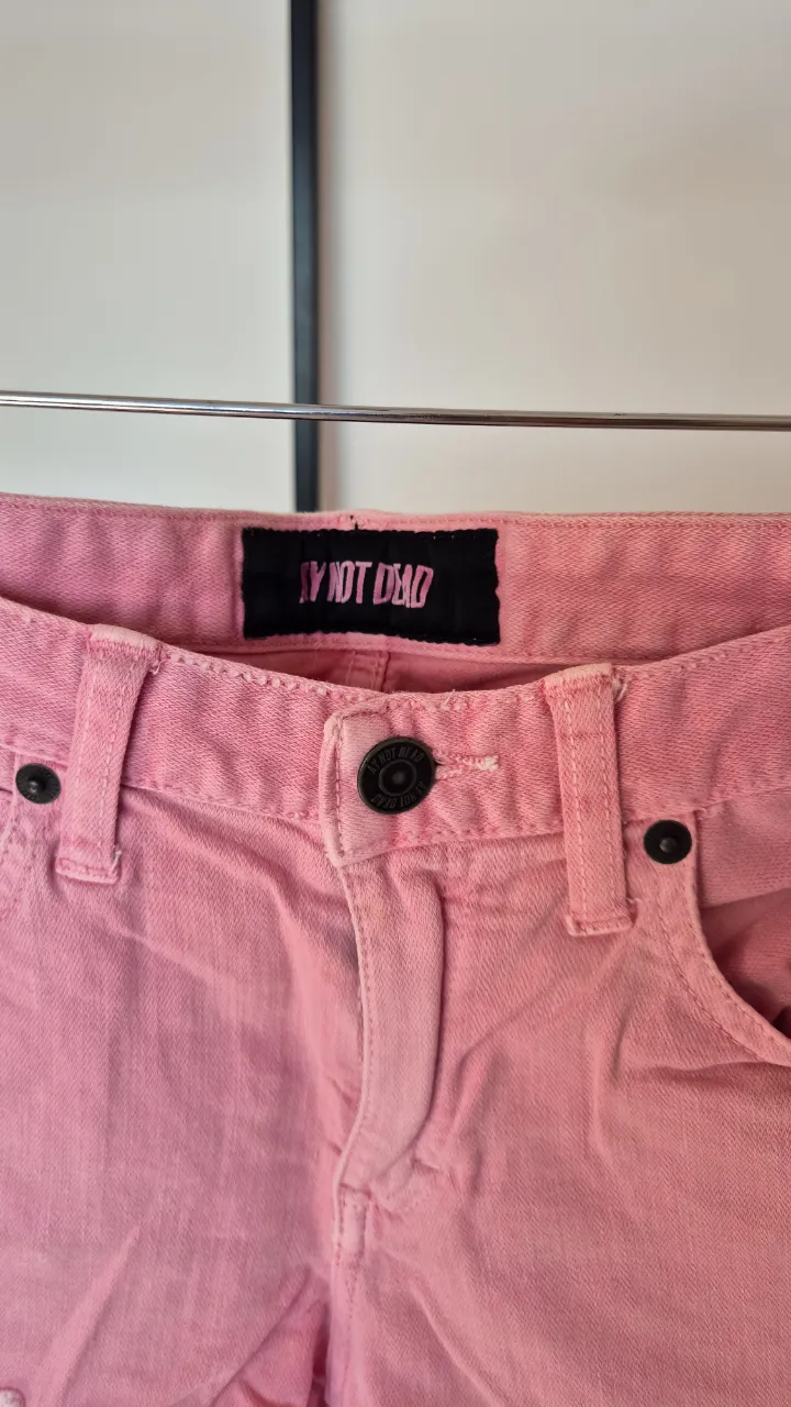 Short Ay Not Dead - imagen 2