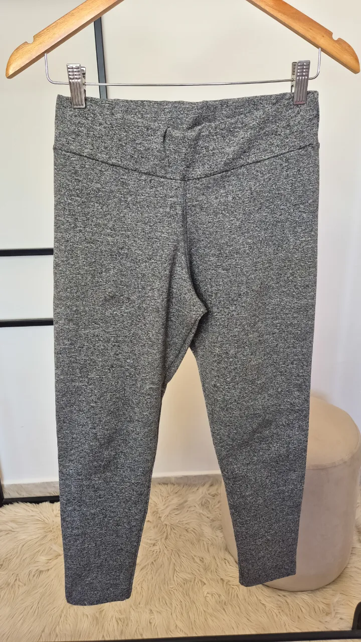 Calza larga Winkel.
Muy buen estado.
Talle 1.
Cintura 32 cm
Largo 85 cm