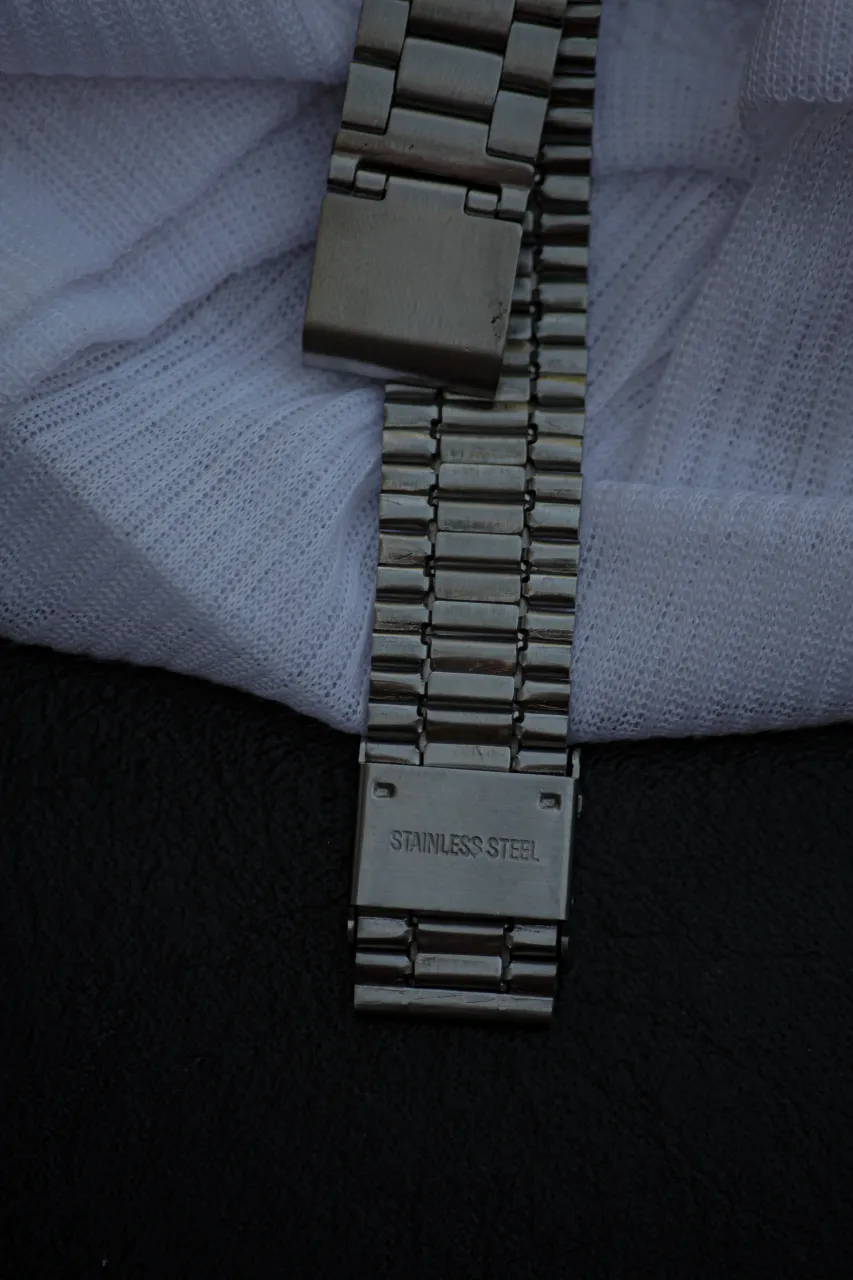 Reloj A ≠ - Vista 4