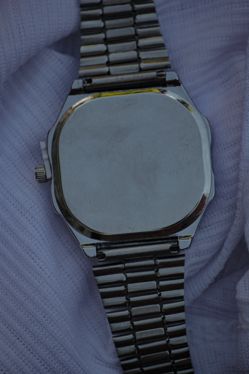 Reloj A ≠ - Vista 3