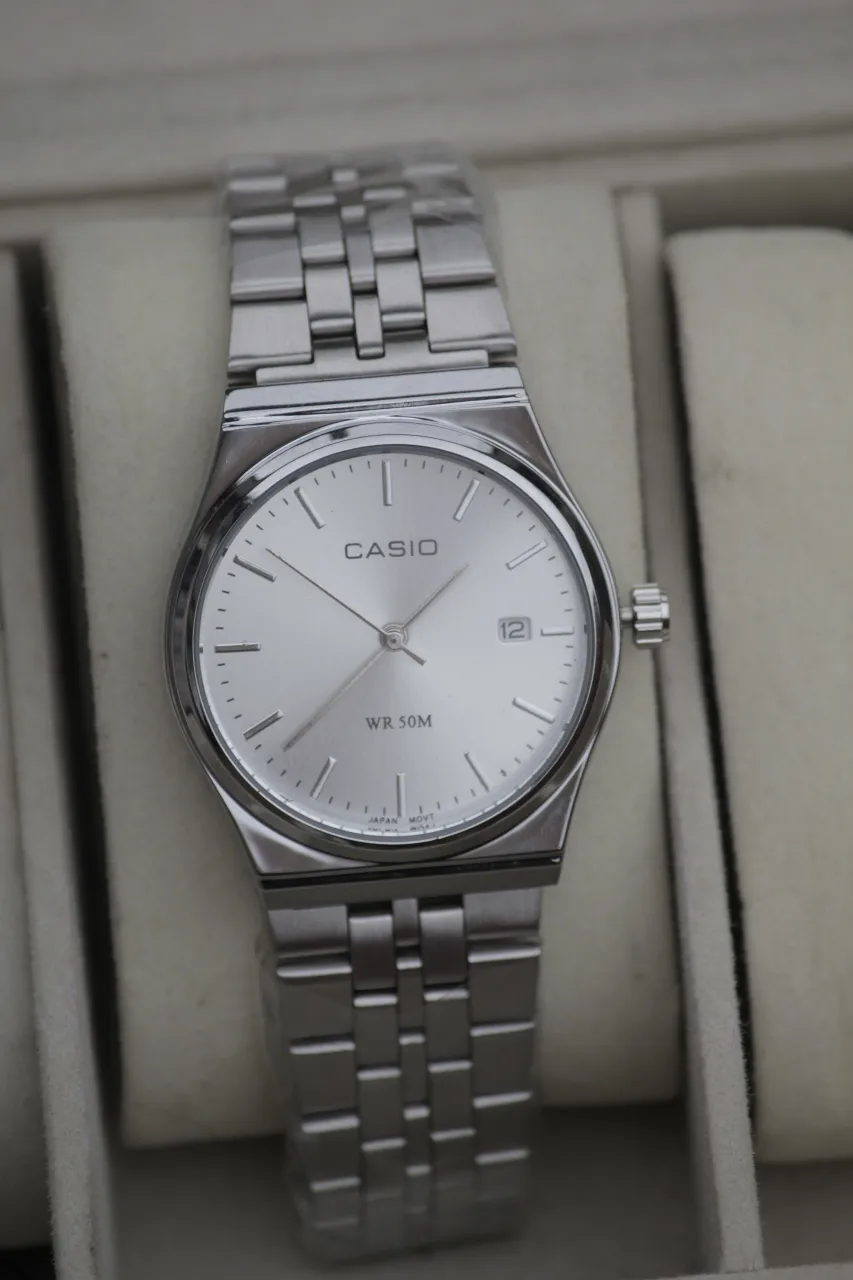 Reloj A ≠ - Vista 3