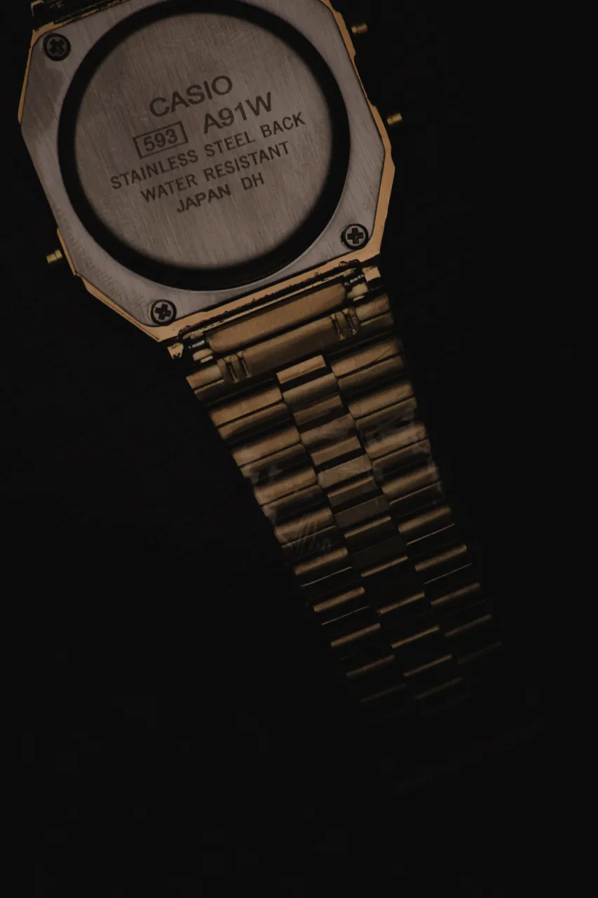 Reloj A ≠ - Vista 3