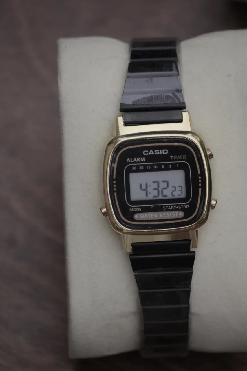 Reloj A ≠ - Vista 2