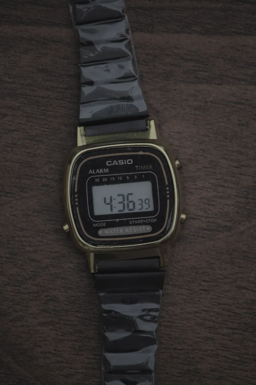 Reloj A ≠ - Vista 4