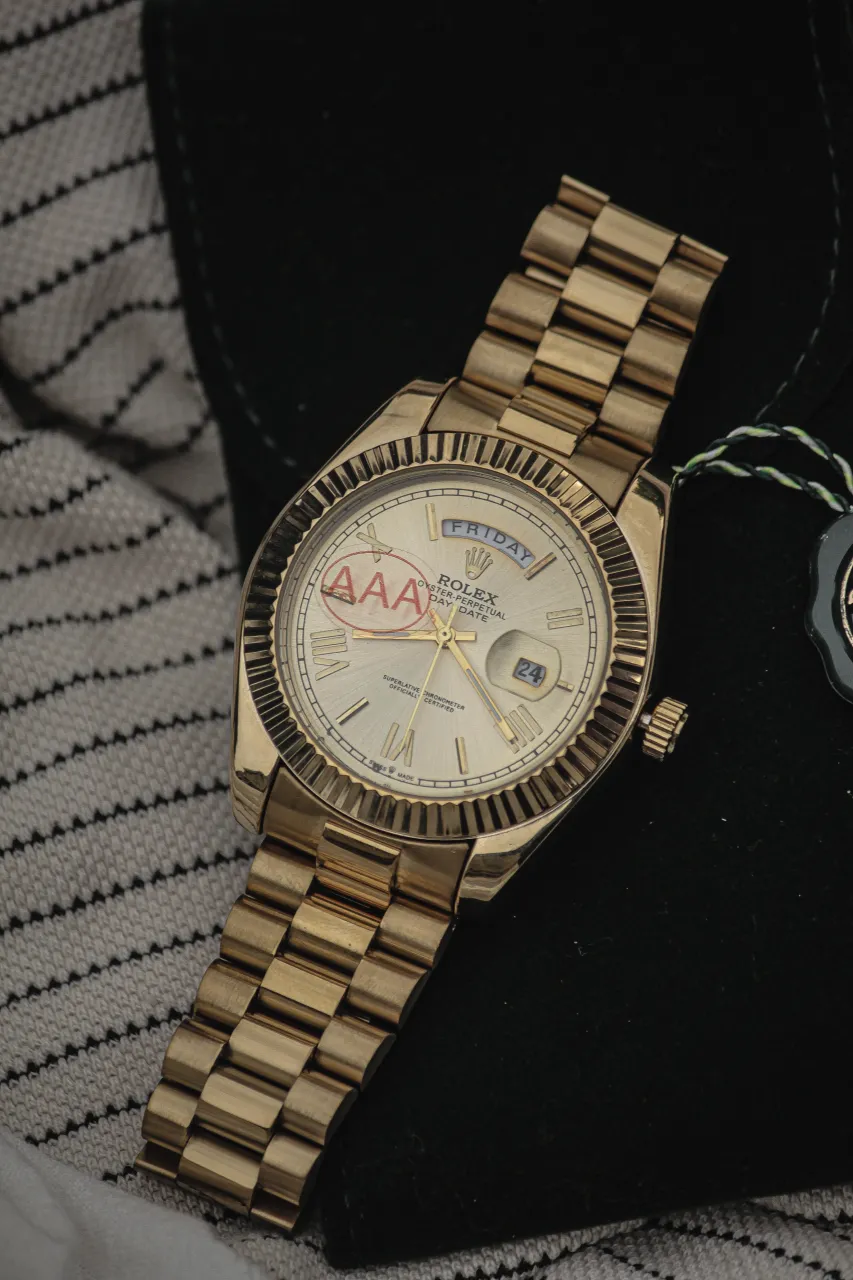 Reloj A ≠ - imagen 1