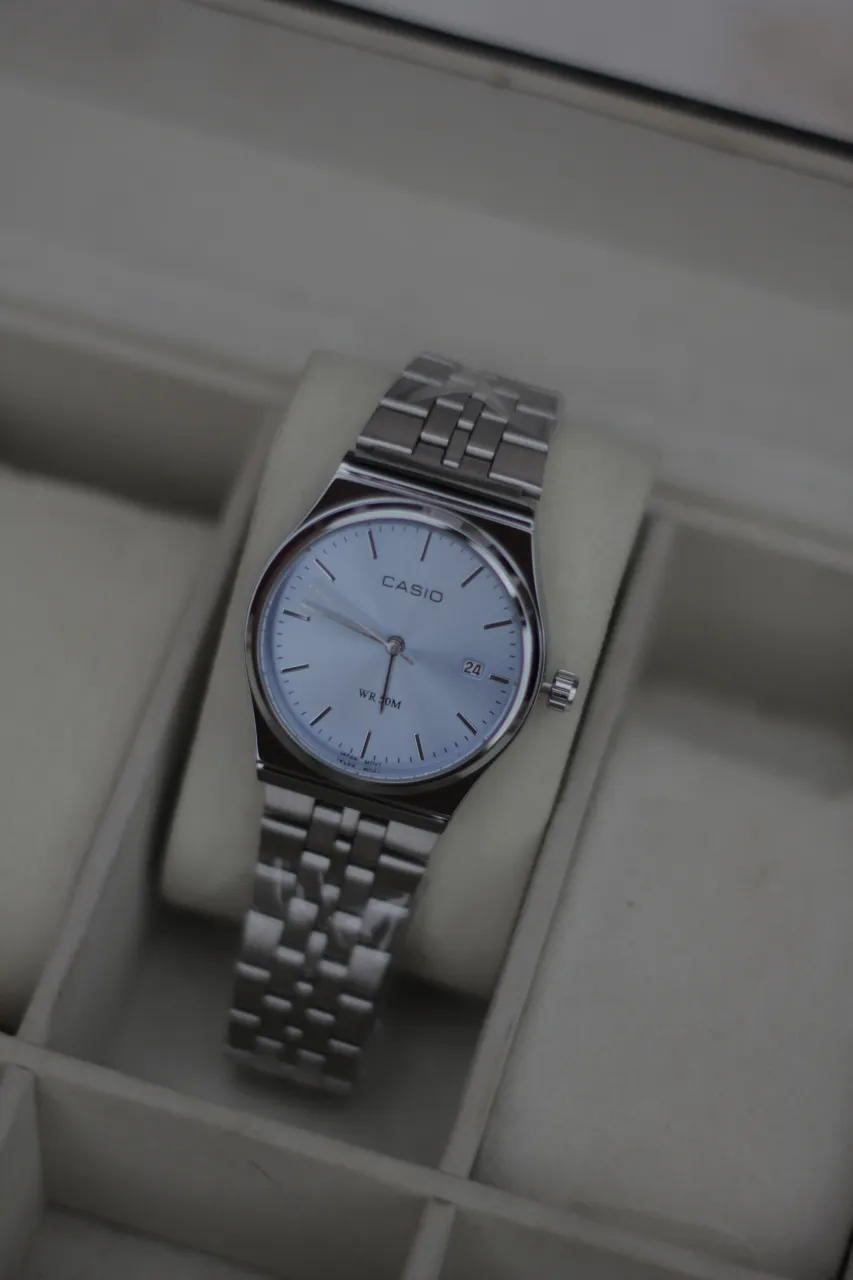 Reloj A ≠ - Vista 3