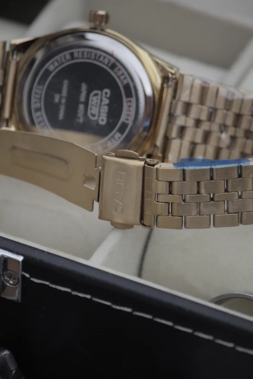 Reloj A ≠ - Vista 6