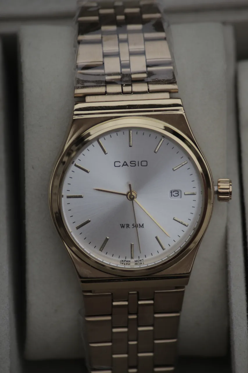 Reloj A ≠ - Vista 3