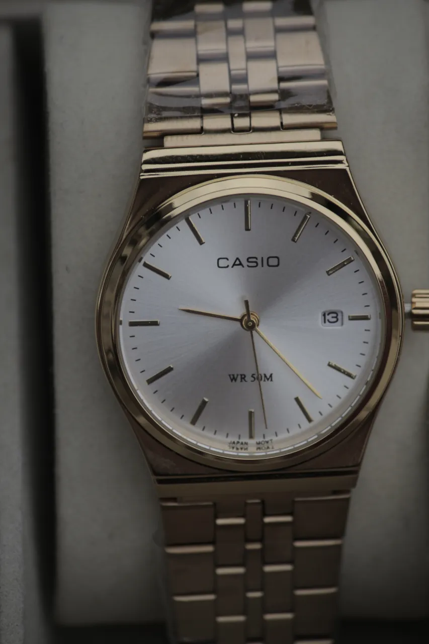 Reloj A ≠ - Vista 4