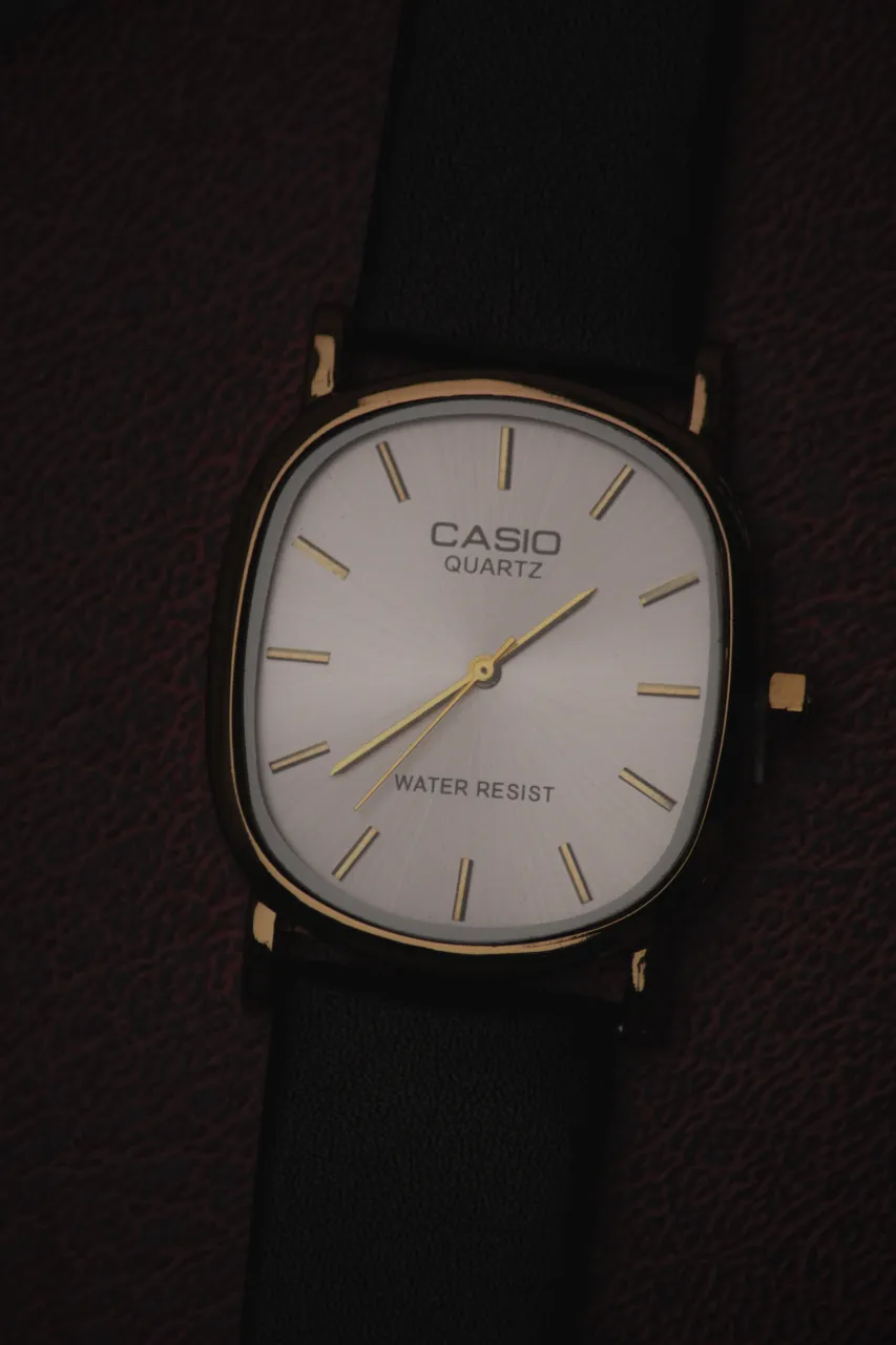 Reloj A ≠ - Vista 4